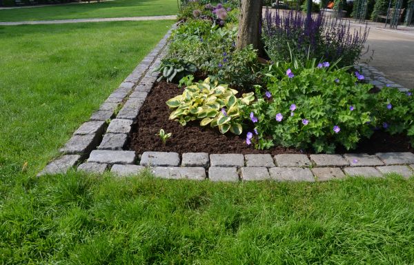 Flower Bed Mulching in Kennewick